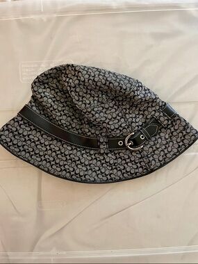 Coach Sz M/L Bucket Hat Gray Black Canvas Leather Trim Buckle Signature Logo